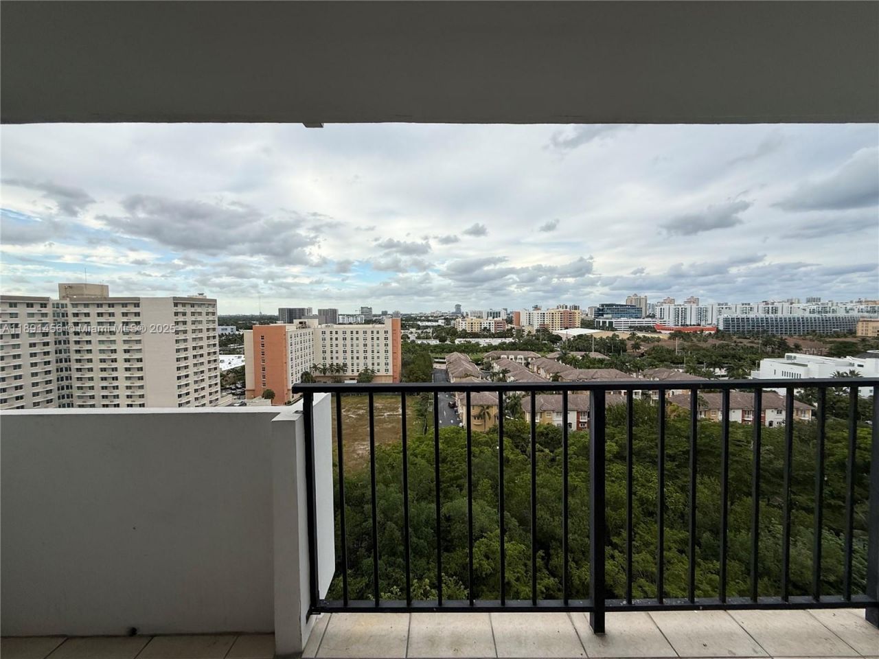 2780 NE 183rd St, Unit 1415, Aventura, FL 33160 Photo