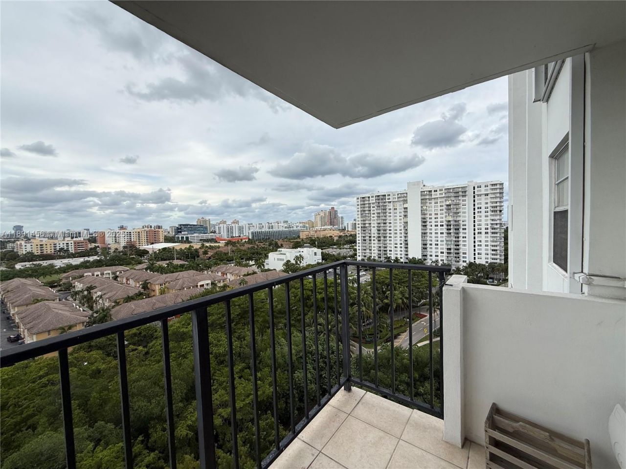 2780 NE 183rd St, Unit 1415, Aventura, FL 33160 Photo