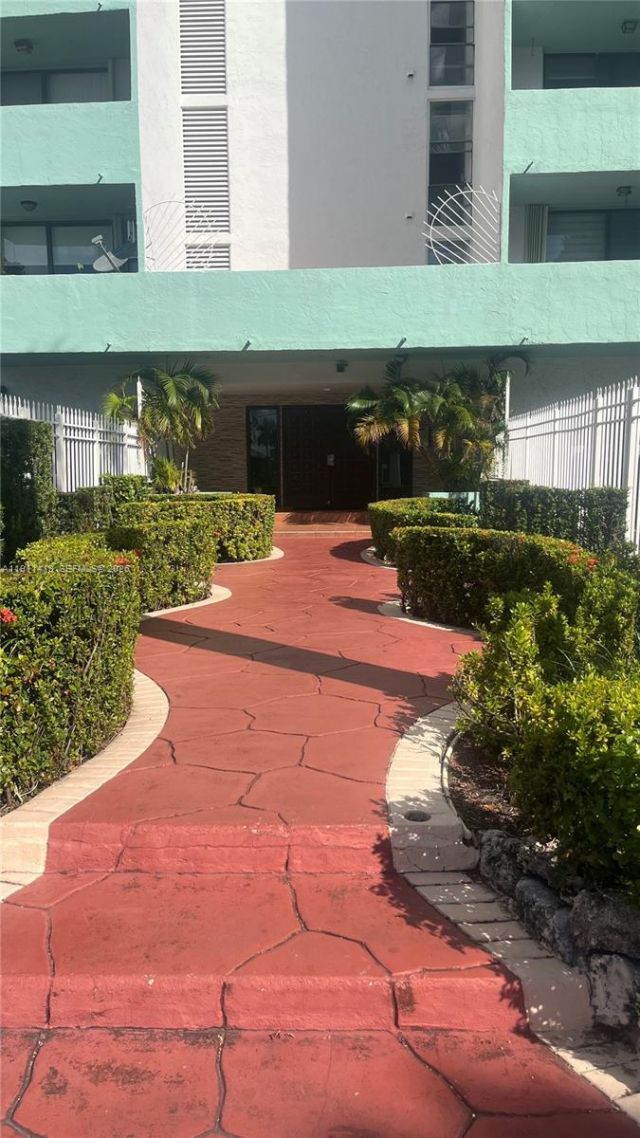 1825 W 44th Pl, Unit 309, Hialeah, FL 33012 Photo
