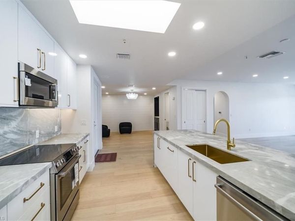 780 5th AVE S, Unit 305, NAPLES, FL 34102