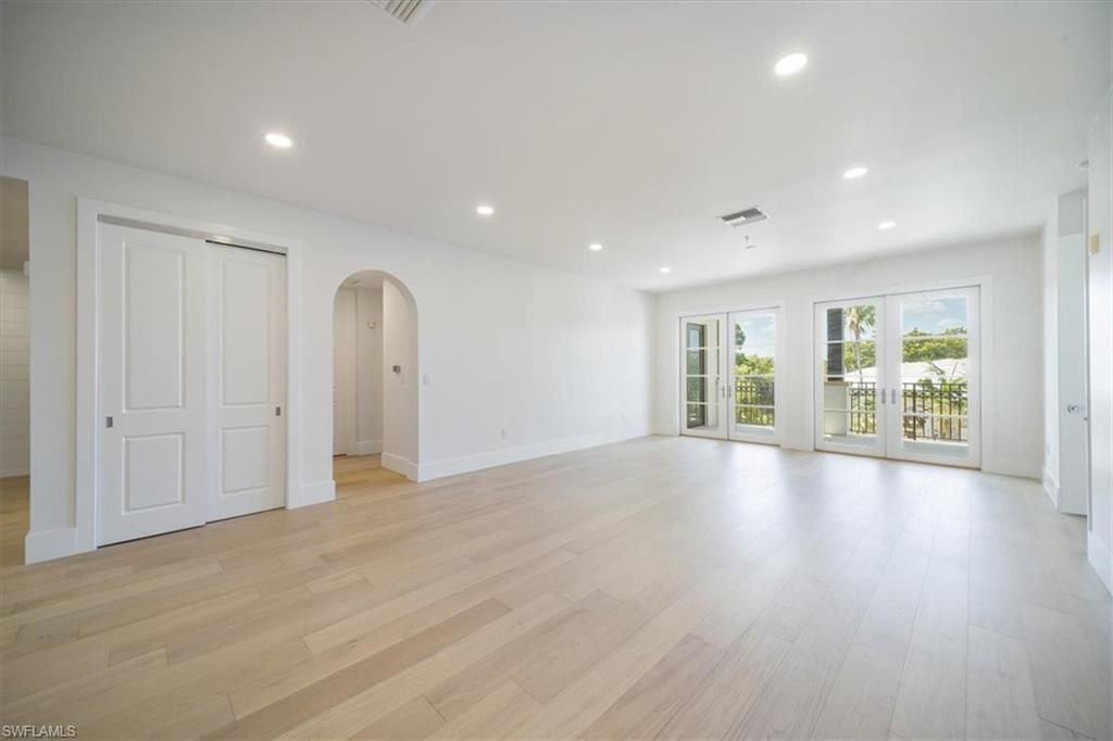 780 5th Ave S, Unit 305, Naples, FL 34102 Photo