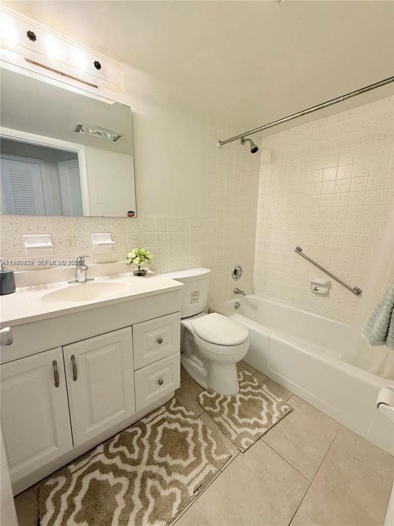 2081 S Ocean Dr, Unit 308, Hallandale Beach, FL 33009 Photo