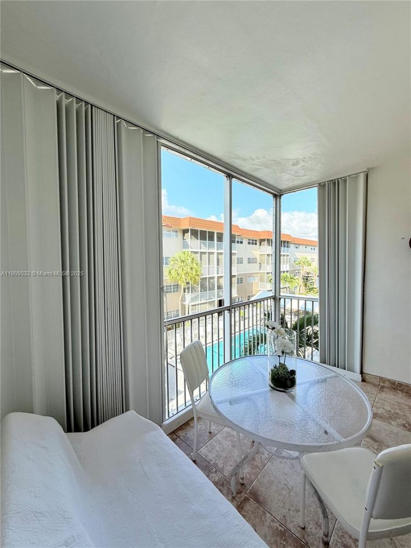 2081 S Ocean Dr, Unit 308, Hallandale Beach, FL 33009 Photo