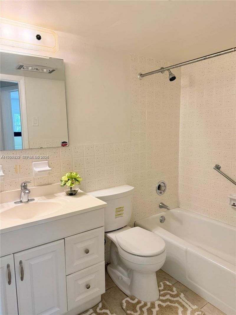 2081 S Ocean Dr, Unit 308, Hallandale Beach, FL 33009 Photo