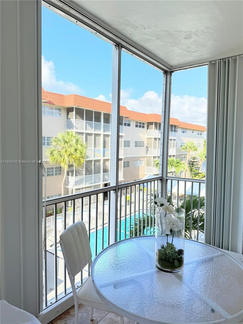 2081 S Ocean Dr, Unit 308, Hallandale Beach, FL 33009 Photo