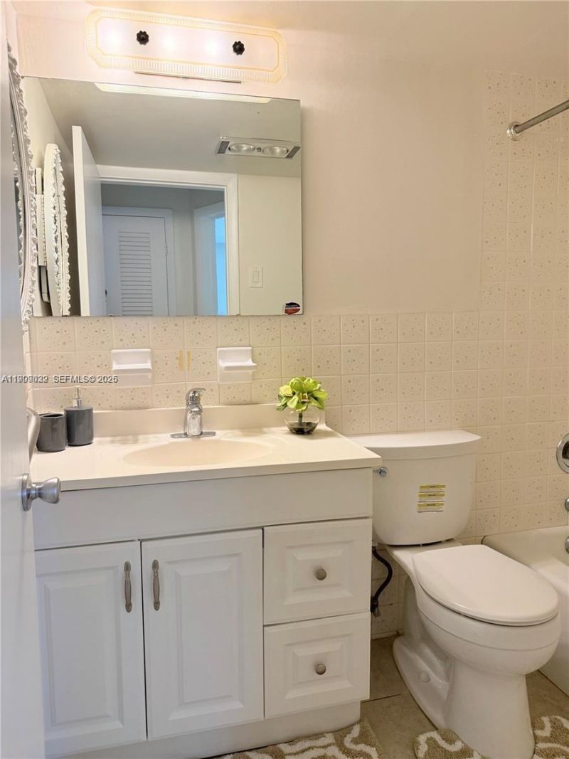 2081 S Ocean Dr, Unit 308, Hallandale Beach, FL 33009 Photo