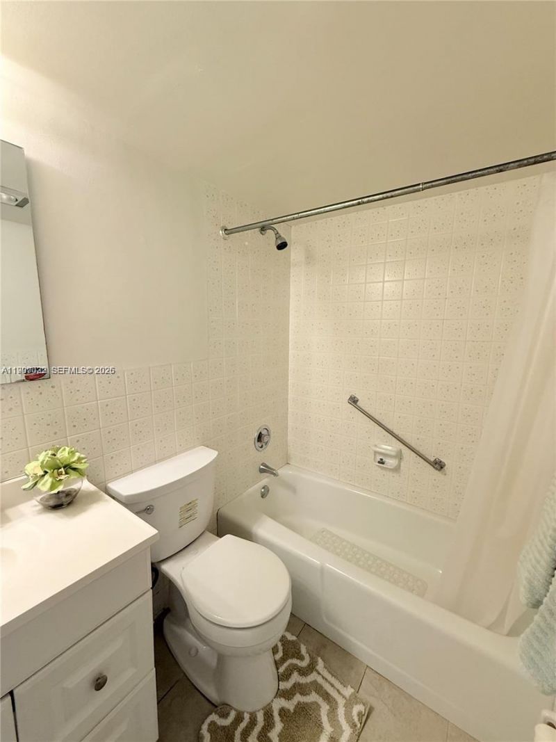 2081 S Ocean Dr, Unit 308, Hallandale Beach, FL 33009 Photo