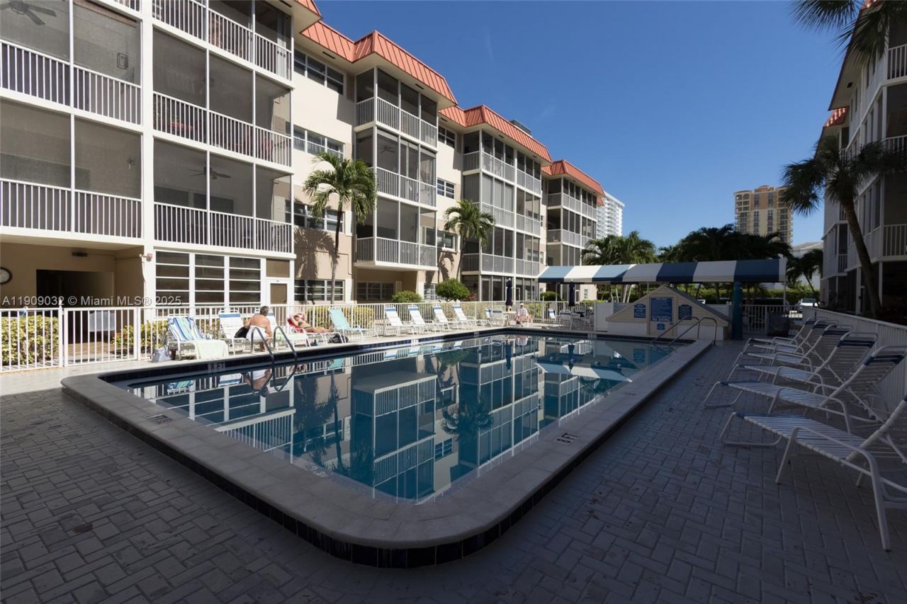2081 S Ocean Dr, Unit 308, Hallandale Beach, FL 33009 Photo