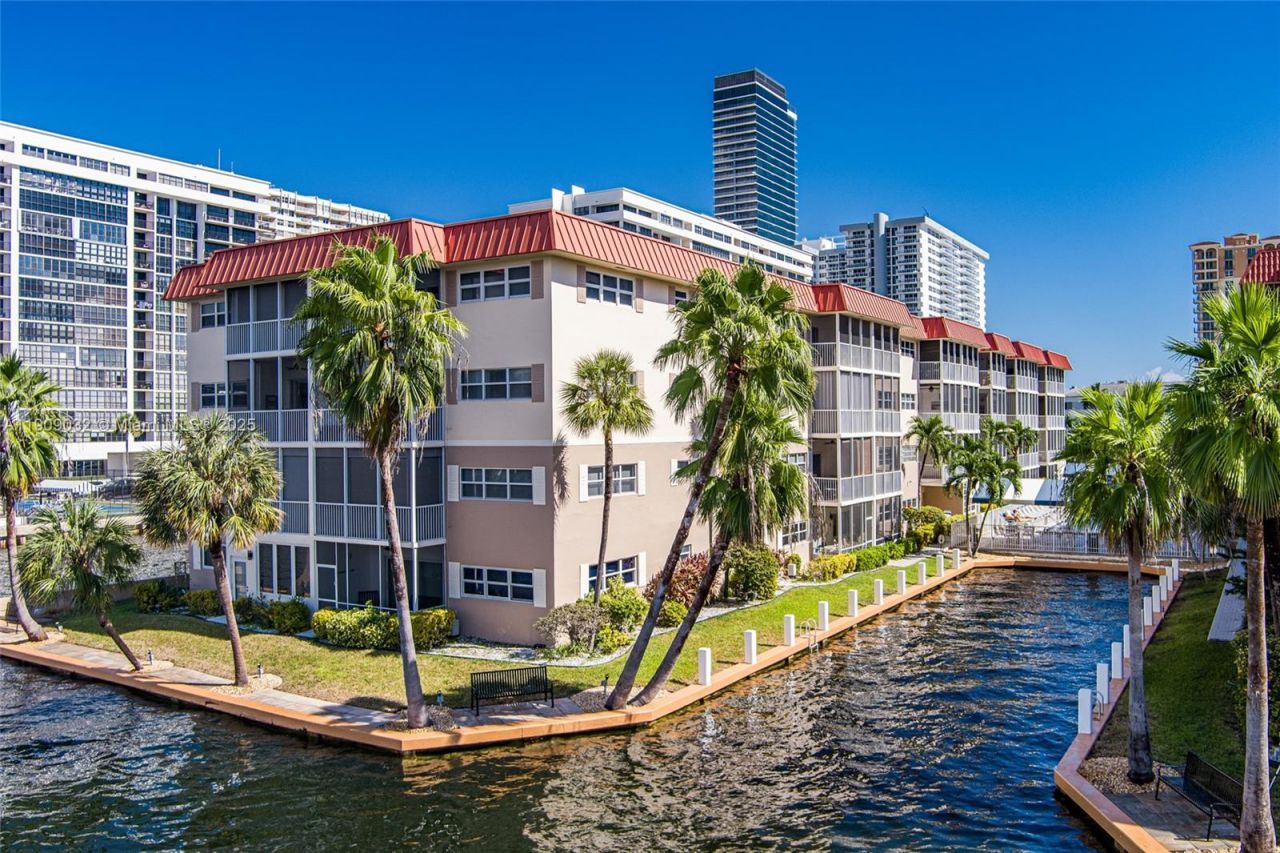 2081 S Ocean Dr, Unit 308, Hallandale Beach, FL 33009 Photo