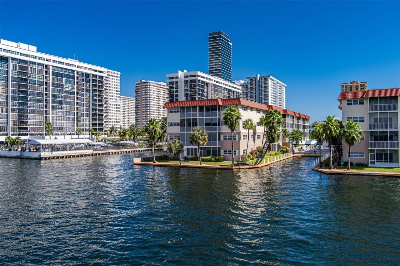 2081 S Ocean Dr, Unit 308, Hallandale Beach, FL 33009 Photo