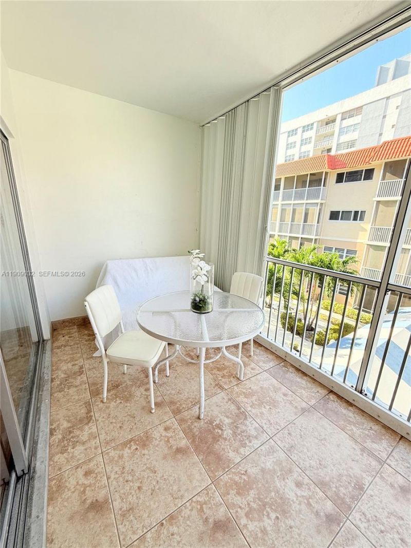 2081 S Ocean Dr, Unit 308, Hallandale Beach, FL 33009 Photo