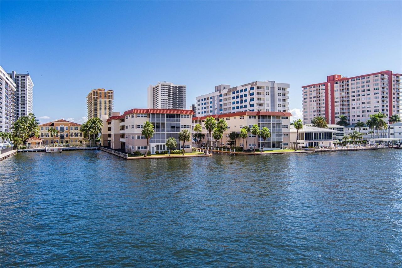 2081 S Ocean Dr, Unit 308, Hallandale Beach, FL 33009 Photo