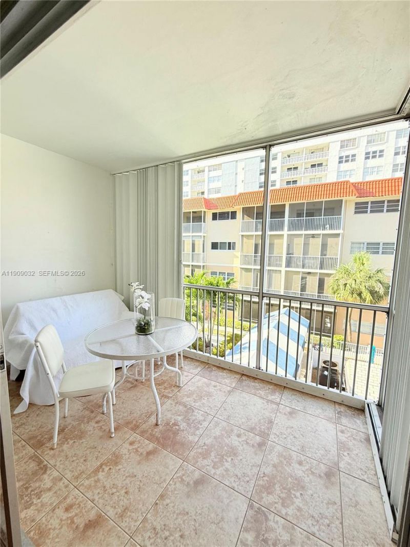 2081 S Ocean Dr, Unit 308, Hallandale Beach, FL 33009 Photo