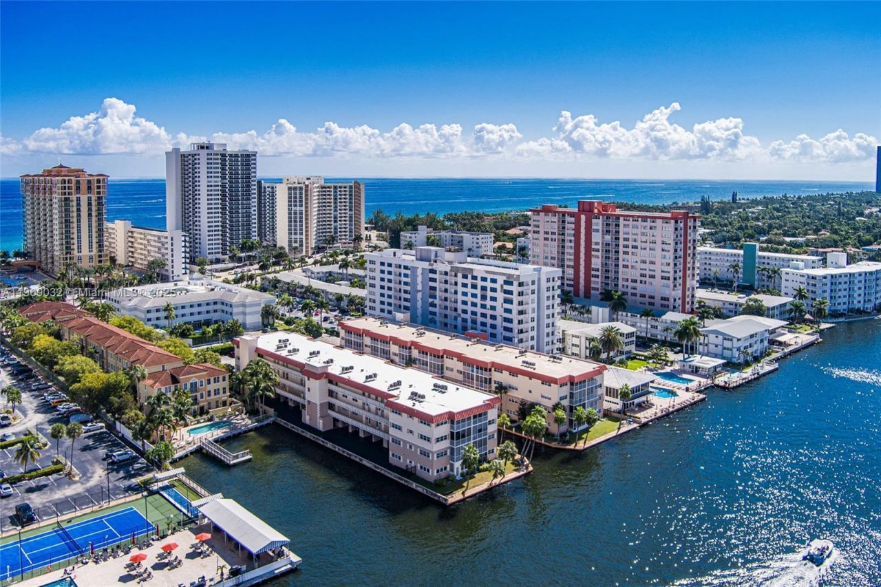 2081 S Ocean Dr, Unit 308, Hallandale Beach, FL 33009 Photo