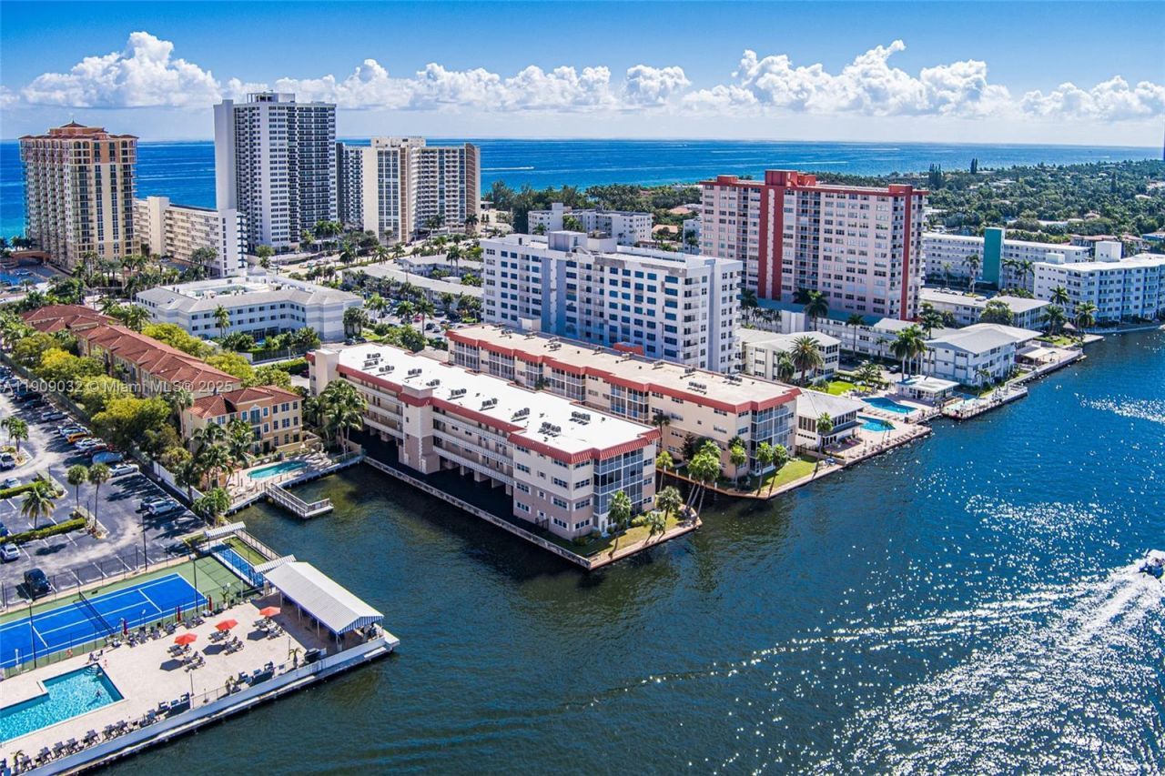 2081 S Ocean Dr, Unit 308, Hallandale Beach, FL 33009 Photo