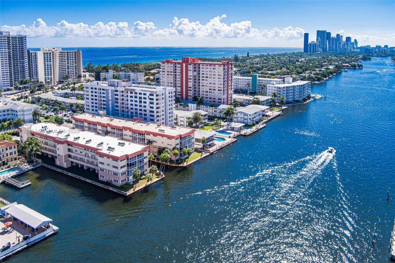 2081 S Ocean Dr, Unit 308, Hallandale Beach, FL 33009 Photo