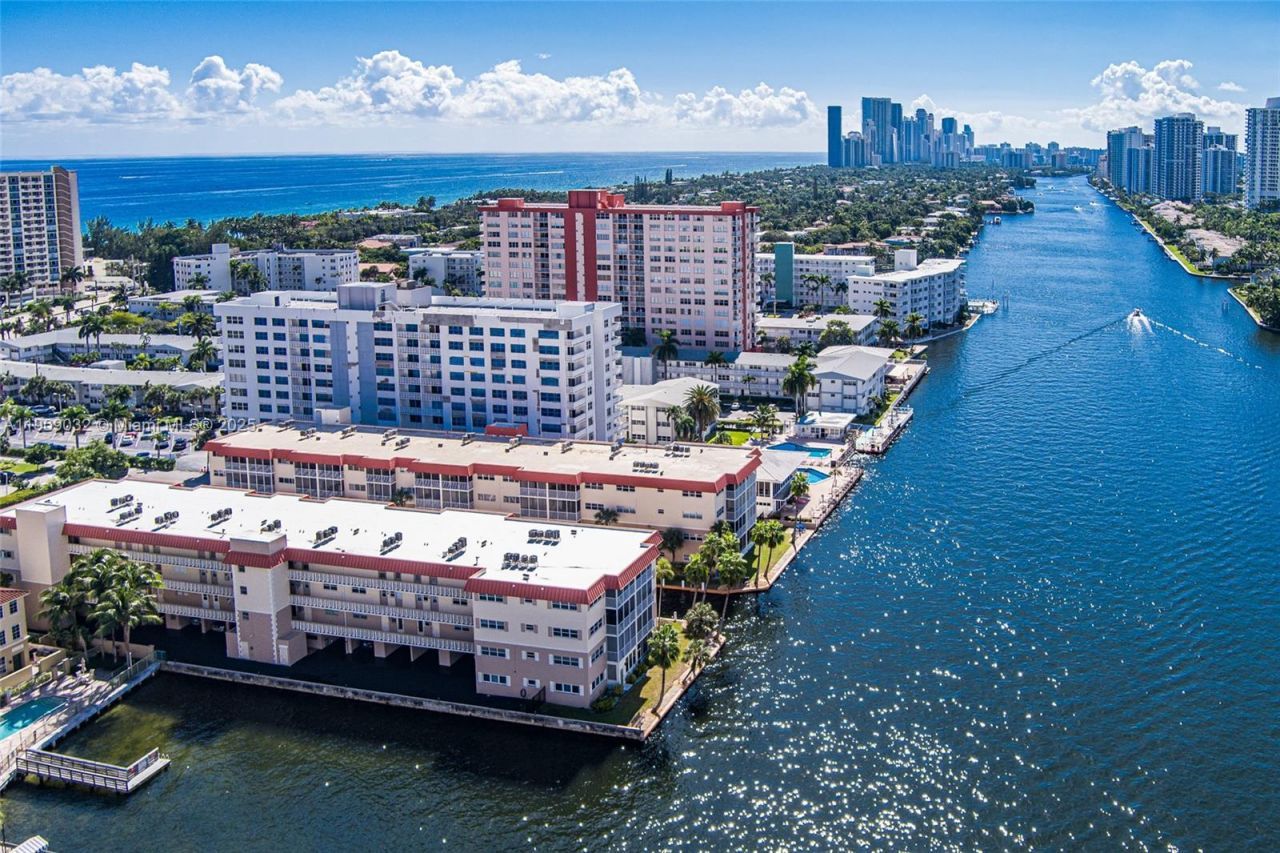 2081 S Ocean Dr, Unit 308, Hallandale Beach, FL 33009 Photo