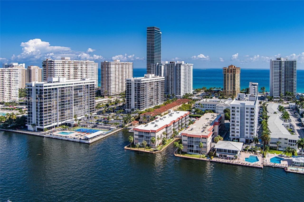 2081 S Ocean Dr, Unit 308, Hallandale Beach, FL 33009 Photo