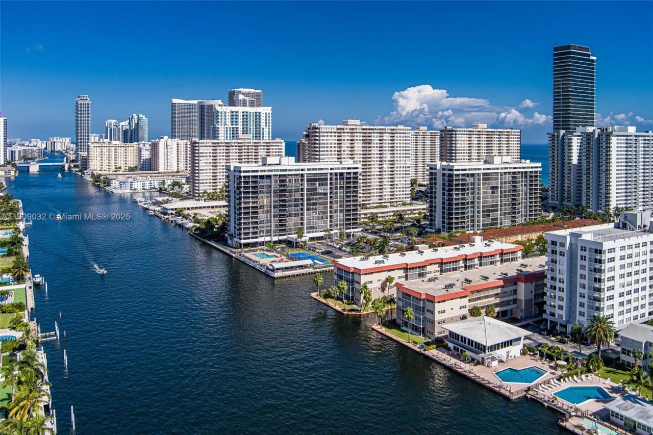 2081 S Ocean Dr, Unit 308, Hallandale Beach, FL 33009 Photo