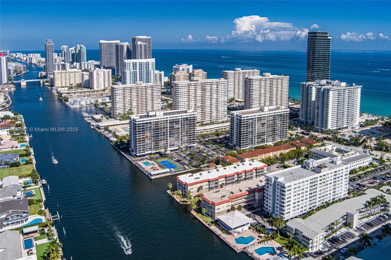 2081 S Ocean Dr, Unit 308, Hallandale Beach, FL 33009 Photo