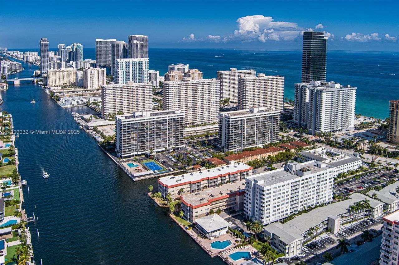 2081 S Ocean Dr, Unit 308, Hallandale Beach, FL 33009 Photo