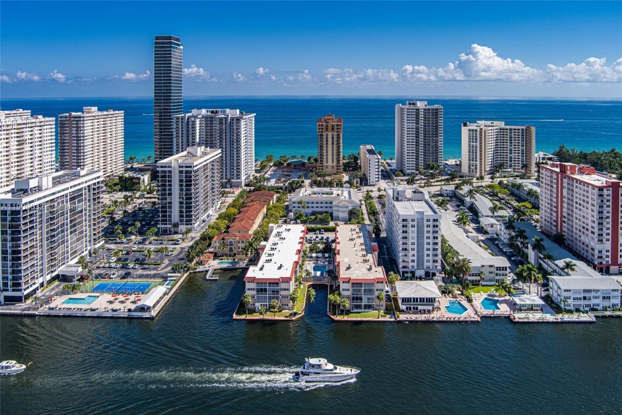 2081 S Ocean Dr, Unit 308, Hallandale Beach, FL 33009 Photo