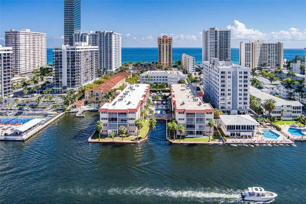 2081 S Ocean Dr, Unit 308, Hallandale Beach, FL 33009 Photo