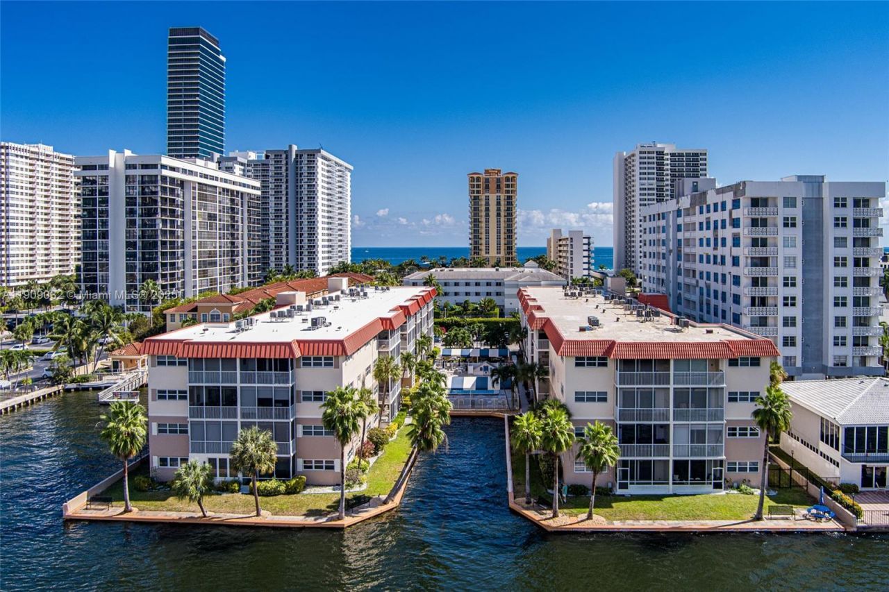 2081 S Ocean Dr, Unit 308, Hallandale Beach, FL 33009 Photo