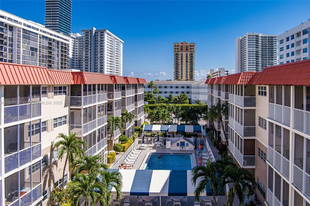 2081 S Ocean Dr, Unit 308, Hallandale Beach, FL 33009 Photo