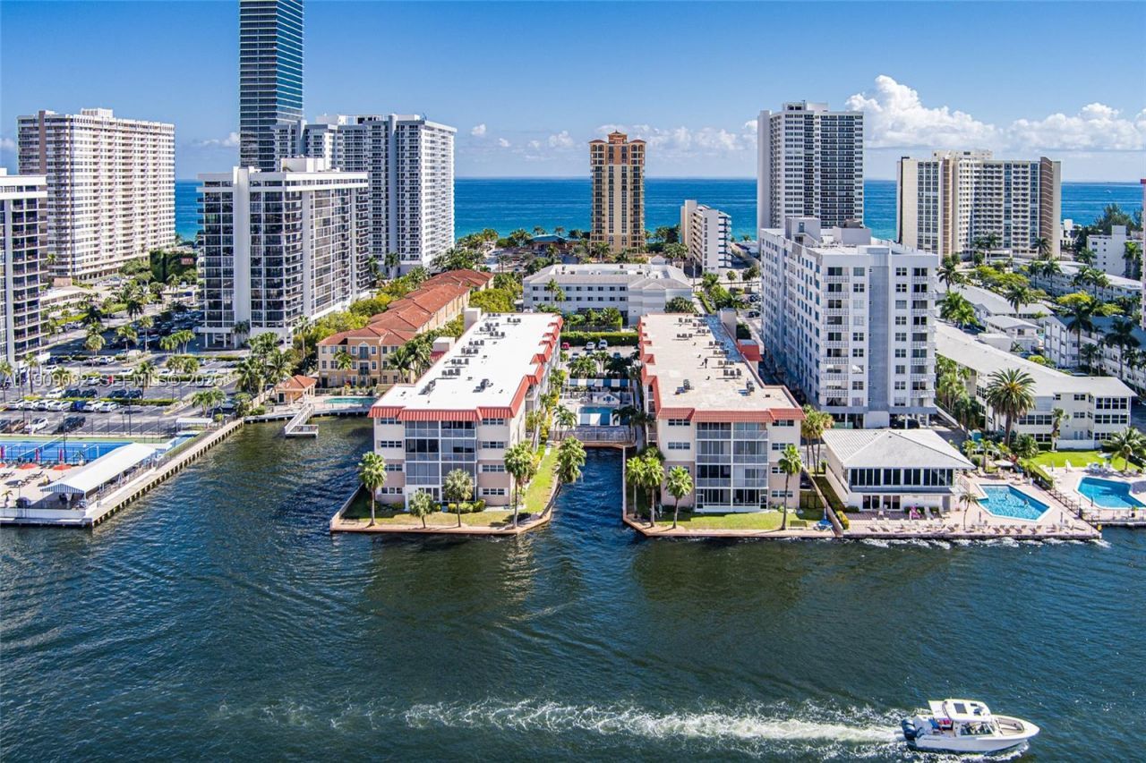 2081 S Ocean Dr, Unit 308, Hallandale Beach, FL 33009 Photo