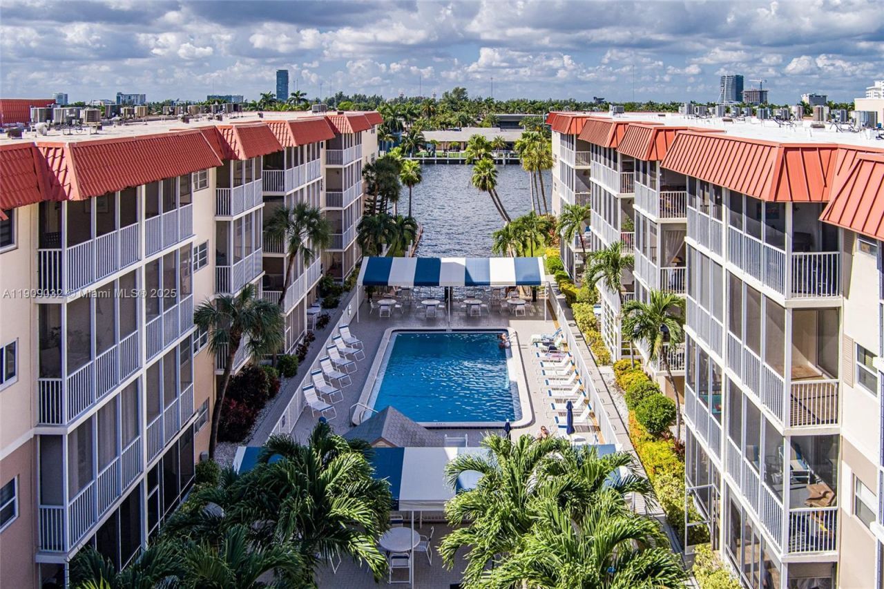 2081 S Ocean Dr, Unit 308, Hallandale Beach, FL 33009 Photo