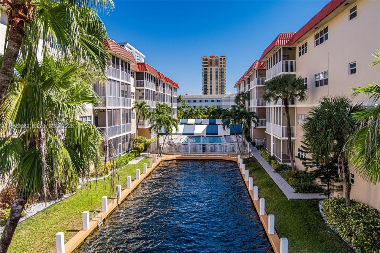 2081 S Ocean Dr, Unit 308, Hallandale Beach, FL 33009 Photo