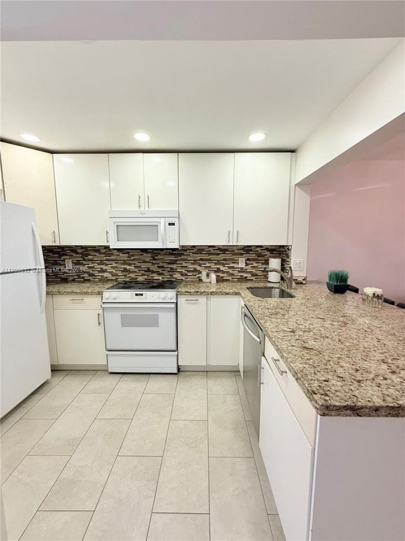 2081 S Ocean Dr, Unit 308, Hallandale Beach, FL 33009 Photo