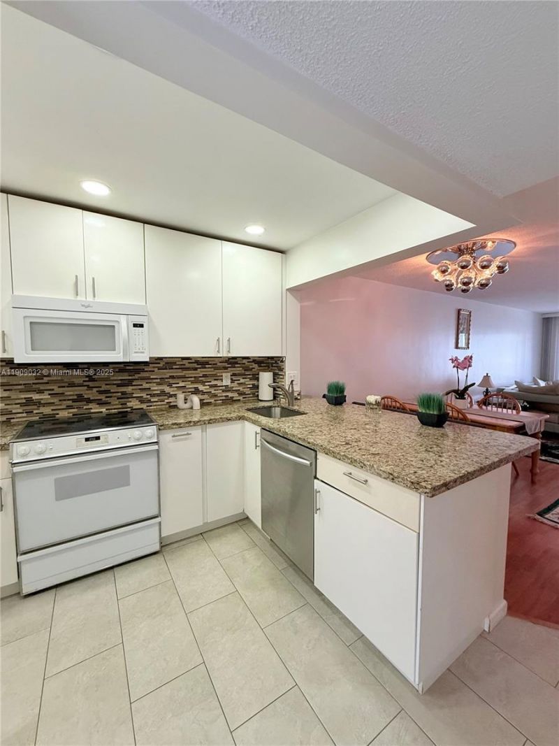 2081 S Ocean Dr, Unit 308, Hallandale Beach, FL 33009 Photo