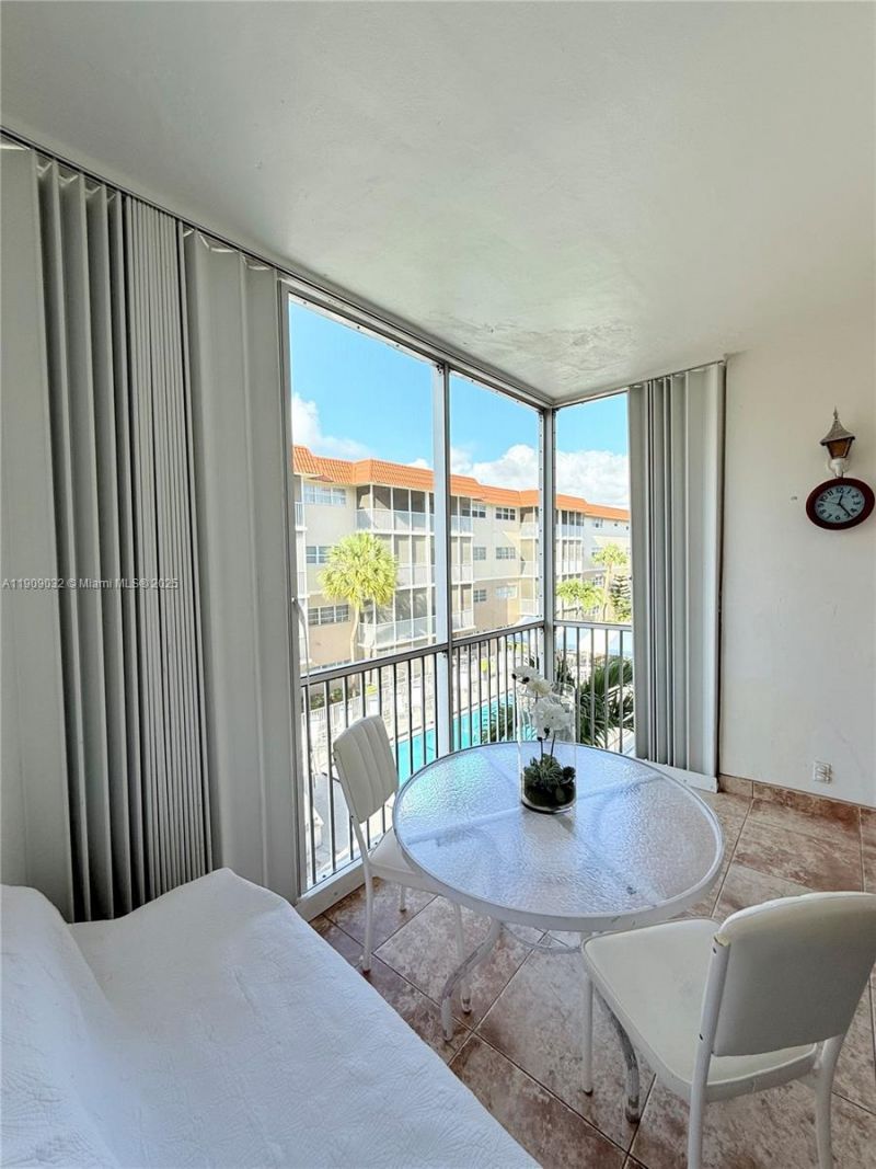 2081 S Ocean Dr, Unit 308, Hallandale Beach, FL 33009 Photo