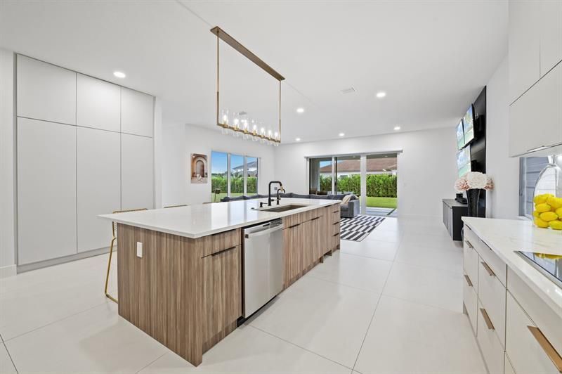 2001 Meadows Drive, Davie, FL 33324 Photo