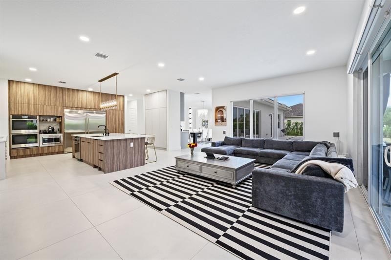 2001 Meadows Drive, Davie, FL 33324 Photo