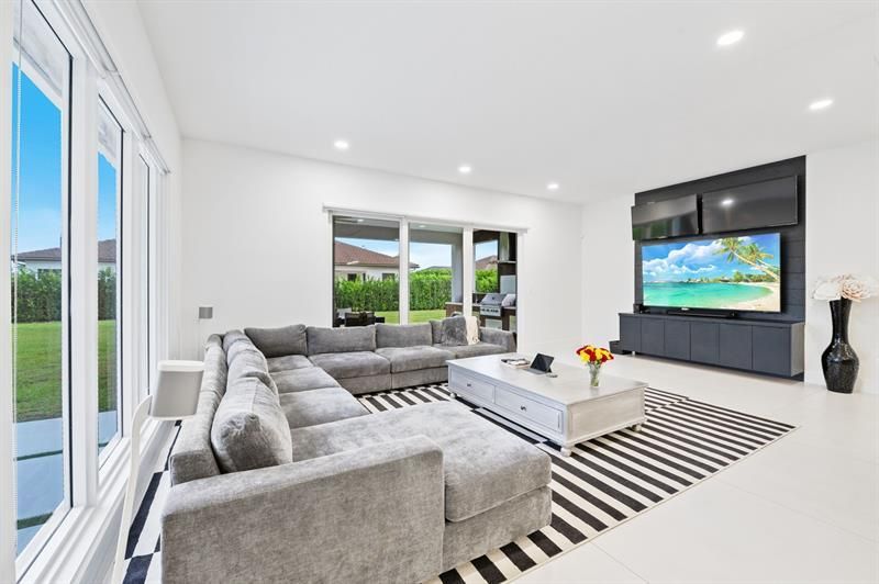 2001 Meadows Drive, Davie, FL 33324 Photo