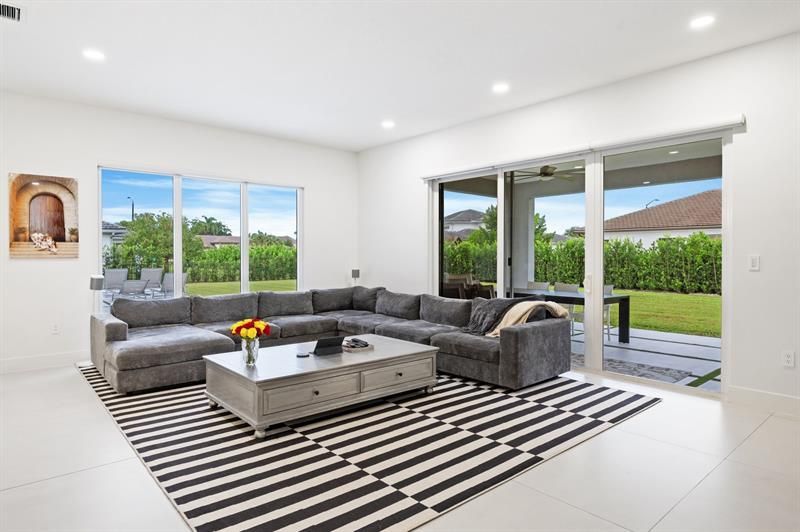 2001 Meadows Drive, Davie, FL 33324 Photo