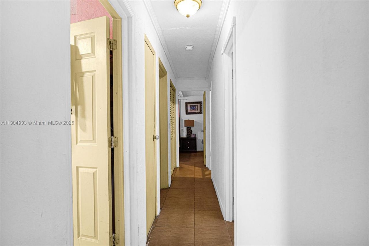 2760 NW 23rd St, Fort Lauderdale, FL 33311 Photo