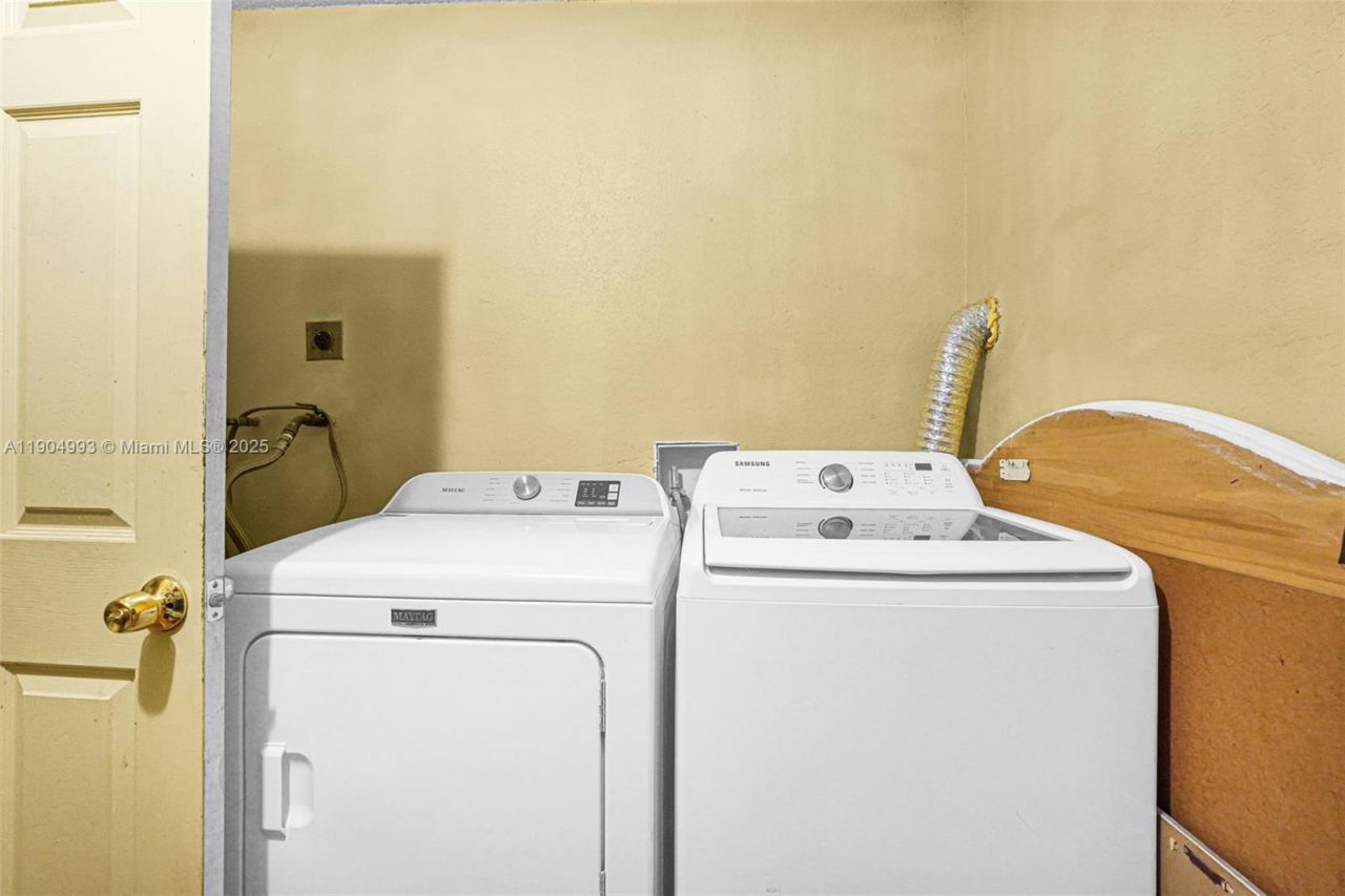 2760 NW 23rd St, Fort Lauderdale, FL 33311 Photo