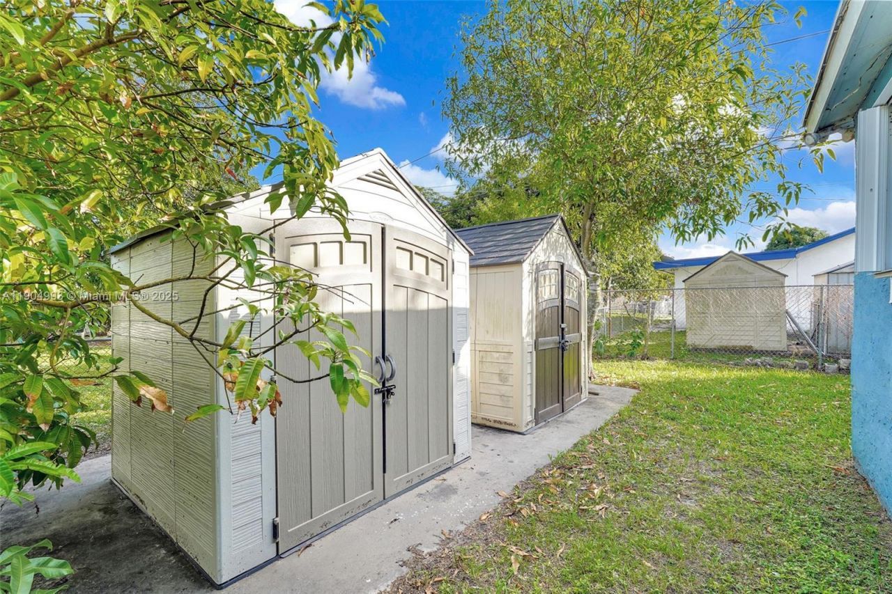 2760 NW 23rd St, Fort Lauderdale, FL 33311 Photo