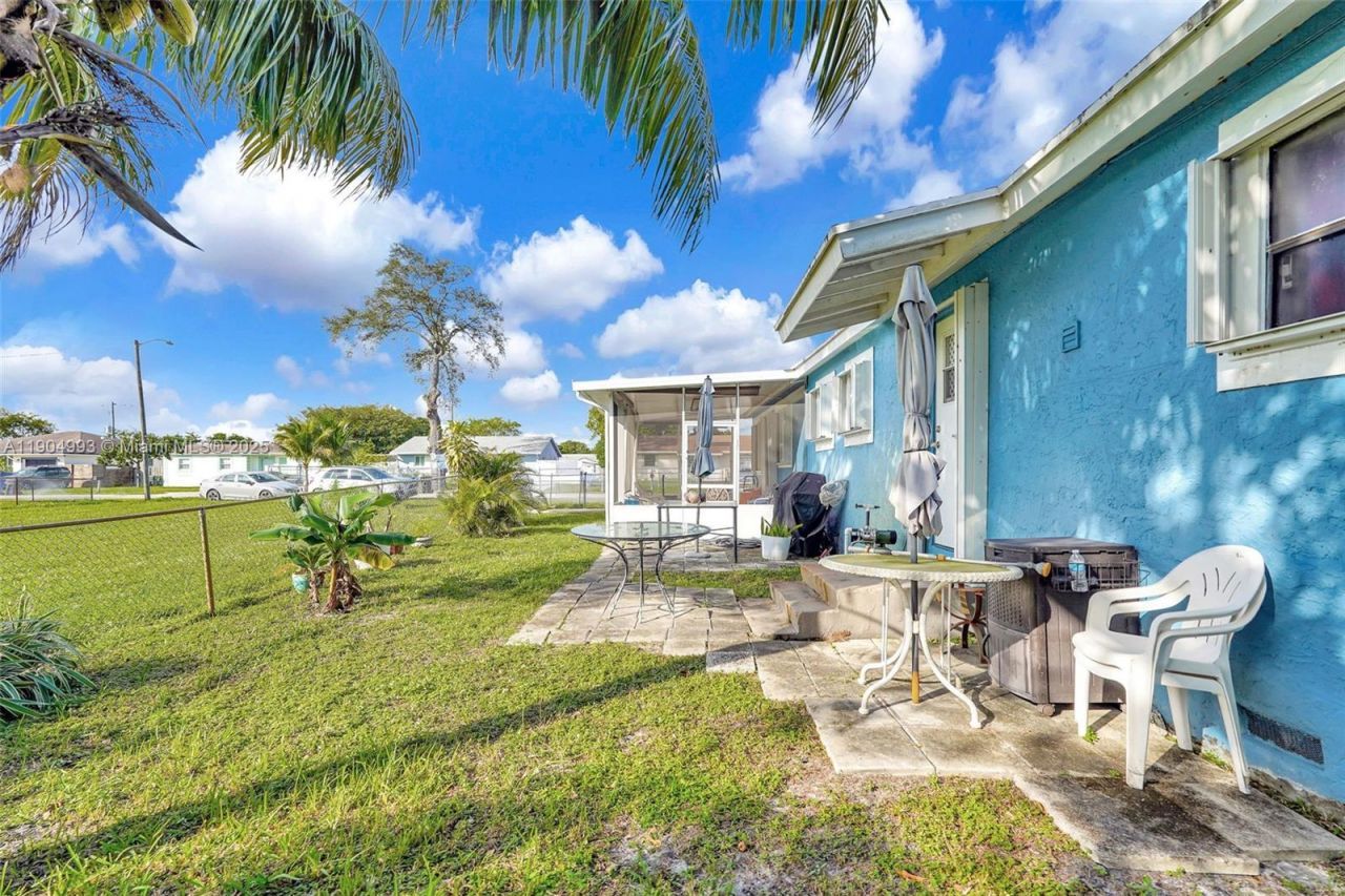 2760 NW 23rd St, Fort Lauderdale, FL 33311 Photo