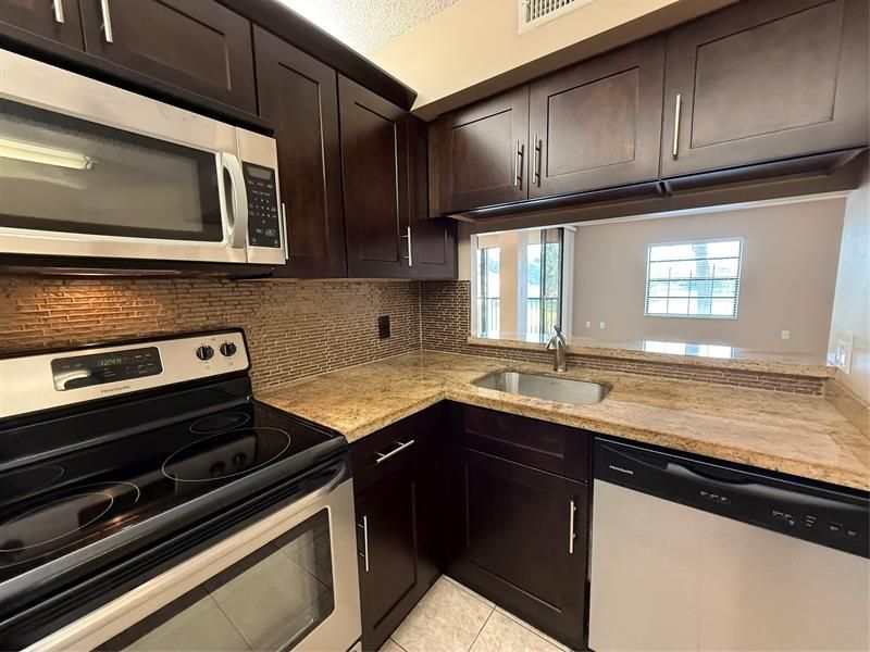 10790 NW 14th Street, Unit 187, Plantation, FL 33322 Photo