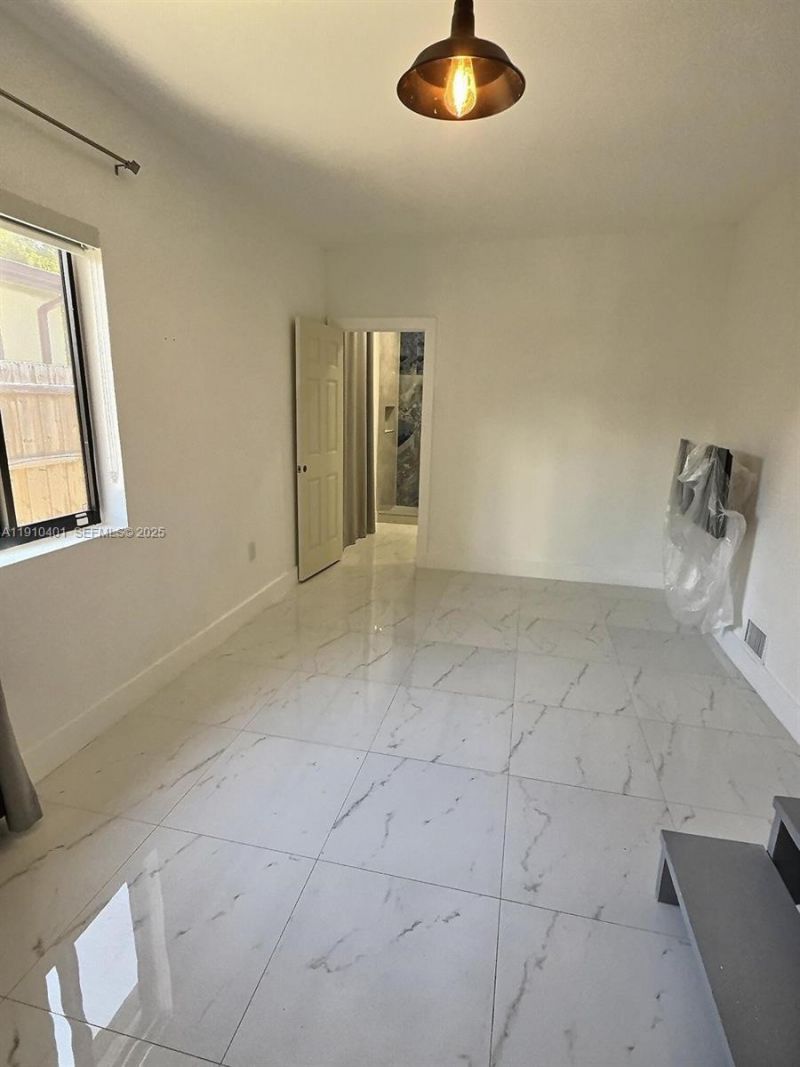 6541 SW 18 St, Miami, FL 33155 Photo