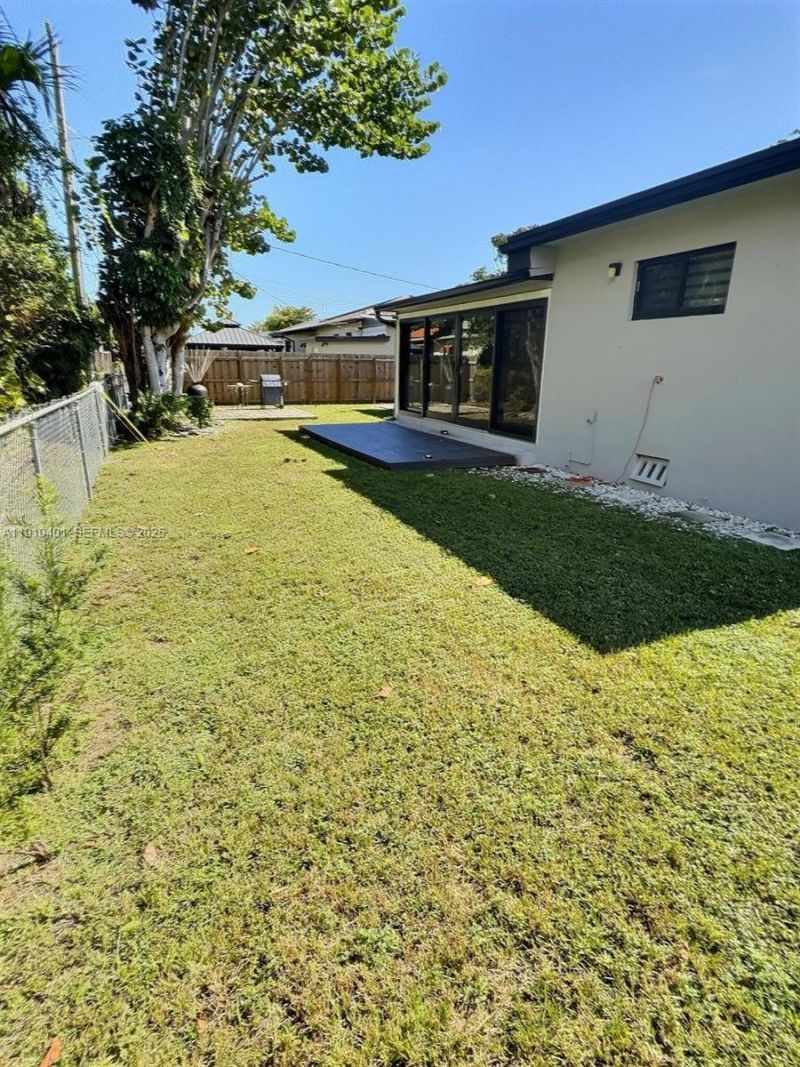 6541 SW 18 St, Miami, FL 33155 Photo