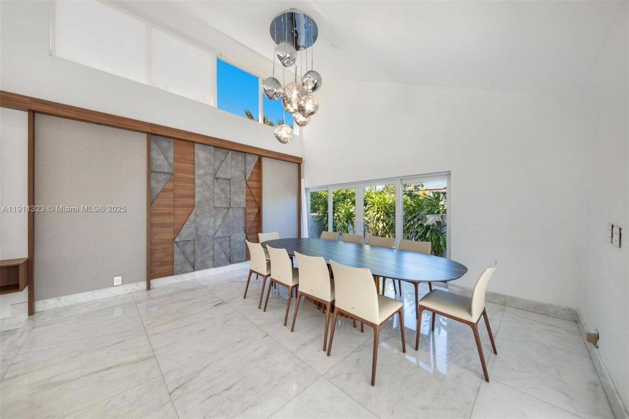 449 Holiday Dr, Hallandale Beach, FL 33009 Photo