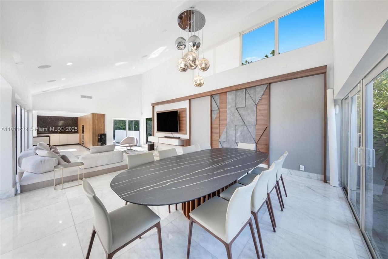 449 Holiday Dr, Hallandale Beach, FL 33009 Photo