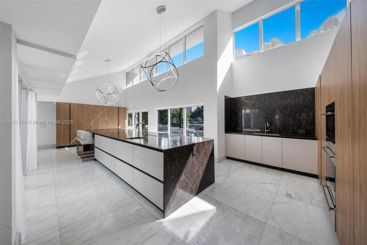 449 Holiday Dr, Hallandale Beach, FL 33009 Photo