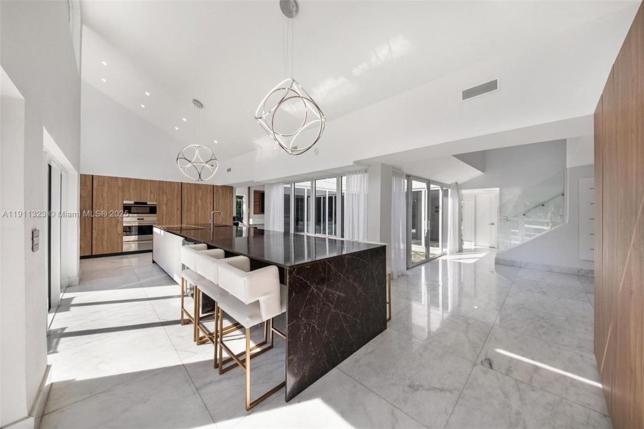 449 Holiday Dr, Hallandale Beach, FL 33009 Photo